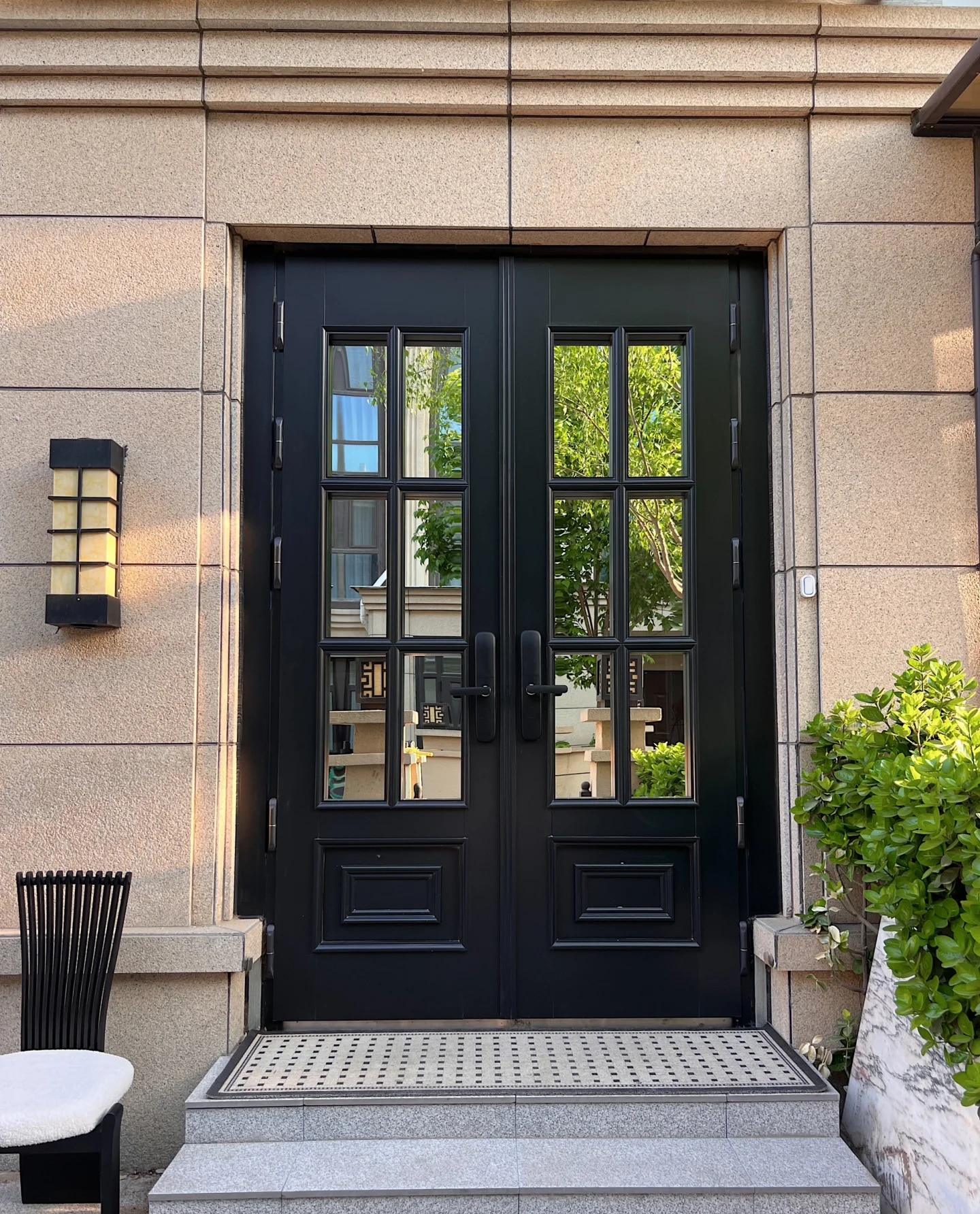 Engineering Weather-Sealed Pivot Systems: Hardware, 500kg+ Load Capacity, and Stability for Heavy-Duty Doors Weather-Sealed Pivot Systems